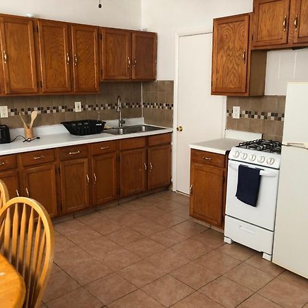 Private 2 Bedroom And 1 Bathroom House In A Quiet Area And Convenient To Nyc Bus And Train Perth Amboy Esterno foto